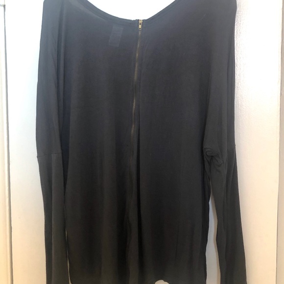 EUC basic top with full zipper on the back. - Picture 3 of 4